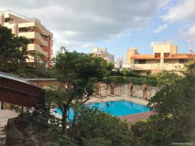 ANAクラウンプラザホテル沖縄プールサイド